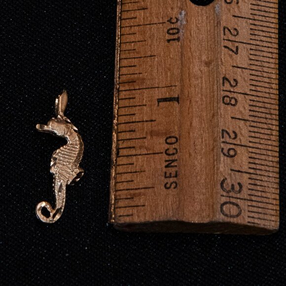 14K Yellow Gold Seahorse Charm/Pendant - Picture 1 of 4
